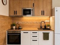Pronájem kompletně zařízeného bytu 1+kk s gar. stáním, balkonem, Dobrovodská ul., ČB - 6.jpg