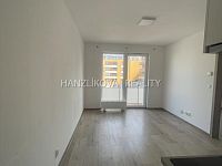 Pronájem bytu 2+kk, včetně parkovacího stání v ulici J.Š.Baara - Nabízíme k pronájmu byt o dispozici 2+kk a to v ulici J.Š.Baara. Byt se nachází ve 2. NP zděného bytového domu.