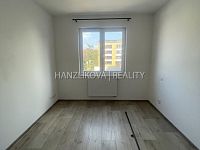 Pronájem bytu 2+kk, včetně parkovacího stání v ulici J.Š.Baara - Nabízíme k pronájmu byt o dispozici 2+kk a to v ulici J.Š.Baara. Byt se nachází ve 2. NP zděného bytového domu.