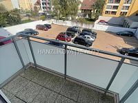 Pronájem bytu 2+kk, včetně parkovacího stání v ulici J.Š.Baara - Nabízíme k pronájmu byt o dispozici 2+kk a to v ulici J.Š.Baara. Byt se nachází ve 2. NP zděného bytového domu.