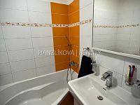 Pronájem zrekonstruovaného zařízeného bytu 3+1, Lipenská ulice - Pronájem zrekonstruovaného zařízeného bytu 3+1, Lipenská ulice