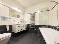 Pronájem částečně zařízeného bytu 2+kk s terasou, byt E.3.02, rezidence DLOUHÁ LOUKA - Koupelna, pronájem 2+kk Dlouhá Louka