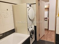 Pronájem částečně zařízeného bytu 2+kk s terasou, byt E.3.02, rezidence DLOUHÁ LOUKA - Koupelna, pronájem 2+kk Dlouhá Louka