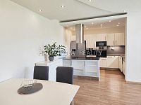Pronájem částečně zařízeného bytu 2+kk s terasou, byt E.3.02, rezidence DLOUHÁ LOUKA