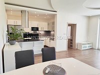 Pronájem částečně zařízeného bytu 2+kk s terasou, byt E.3.02, rezidence DLOUHÁ LOUKA - Kuchyně, pronájem 2+kk Dlouhá Louka