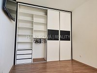 Pronájem částečně zařízeného bytu 2+kk s terasou, byt E.3.02, rezidence DLOUHÁ LOUKA - Ložnice, pronájem 2+kk Dlouhá Louka