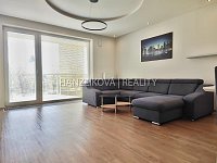 Pronájem částečně zařízeného bytu 2+kk s terasou, byt E.3.02, rezidence DLOUHÁ LOUKA - Obývací pokoj, pronájem 2+kk Dlouhá Louka