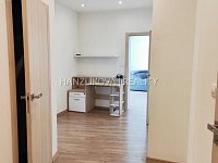 Pronájem částečně zařízeného bytu 2+kk s terasou, byt E.3.02, rezidence DLOUHÁ LOUKA - Předsíň, pronájem 2+kk Dlouhá Louka