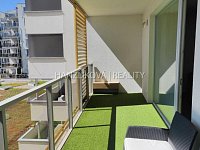 Pronájem částečně zařízeného bytu 2+kk s terasou, byt E.3.02, rezidence DLOUHÁ LOUKA - Terasa, pronájem 2+kk Dlouhá Louka