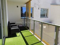 Pronájem částečně zařízeného bytu 2+kk s terasou, byt E.3.02, rezidence DLOUHÁ LOUKA - Terasa, pronájem 2+kk Dlouhá Louka