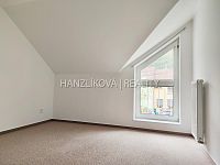 Pronájem rodinného domu 4+kk s terasou a zahradou, U Parku, Hluboká nad Vltavou - 1. Pokoj, pronájem rodinného domu, U Parku, Hluboká nad Vltavou