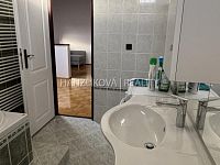 Pronájem prostorného zařízeného bytu 2+kk, Husova tř. - Koupelna, pronájem bytu 2+kk, Husova tř., České Budějovice