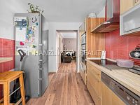 Prostorný byt 3+1 s balkonem a 2 sklepy ve zděném domě, cca 80 m², Nerudova ulice – České Budějovice - 26-05-11 ČB Nerudova Byt Foto_18.jpg