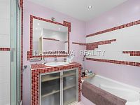 Prostorný byt 3+1 s balkonem a 2 sklepy ve zděném domě, cca 80 m², Nerudova ulice – České Budějovice - 26-05-11 ČB Nerudova Byt Foto_26.jpg