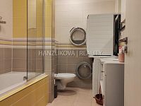 Pronájem luxusního bytu 3+kk s velkou terasou v 5.NP, byt A.5.5, rezidence DLOUHÁ LOUKA 2.etapa - Koupelna, pronájem bytu 3+kk, Volejbalistů, České Budějovice
