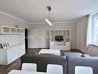 Pronájem zděného bytu 2+kk s balkonem a garáží, Riegrova ulice, ČB - Obývací pokoj, pronájem bytu 2+kk, Riegrova, České Budějovice