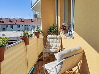 Pronájem novostavby kompletně zařízeného bytu 2+kk (A.3.7) s balkonem, Bytový dům Jírovcova - Balkon, pronájem bytu 2+kk, Jírovcova, České Budějovice