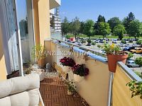 Pronájem novostavby kompletně zařízeného bytu 2+kk (A.3.7) s balkonem, Bytový dům Jírovcova - Balkon, pronájem bytu 2+kk, Jírovcova, České Budějovice