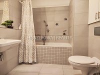 Pronájem novostavby kompletně zařízeného bytu 2+kk (A.3.7) s balkonem, Bytový dům Jírovcova - Koupelna, pronájem bytu 2+kk, Jírovcova, České Budějovice