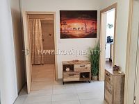 Pronájem novostavby kompletně zařízeného bytu 2+kk (A.3.7) s balkonem, Bytový dům Jírovcova - Předsíň, pronájem bytu 2+kk, Jírovcova, České Budějovice