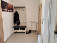 Pronájem novostavby kompletně zařízeného bytu 2+kk (A.3.7) s balkonem, Bytový dům Jírovcova - Předsíň, pronájem bytu 2+kk, Jírovcova, České Budějovice