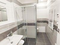 Pronájem zařízené novostavby bytu 2+kk s terasou a parkovacím stáním, Ledenická, České Budějovice - Koupelna, pronájem bytu 2+kk, Ledenická, České Budějovice