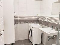 Pronájem zařízené novostavby bytu 2+kk s terasou a parkovacím stáním, Ledenická, České Budějovice - Koupelna, pronájem bytu 2+kk, Ledenická, České Budějovice