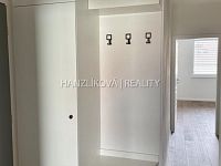 Pronájem zařízené novostavby bytu 2+kk s terasou a parkovacím stáním, Ledenická, České Budějovice - Předsíň, pronájem bytu 2+kk, Ledenická, České Budějovice