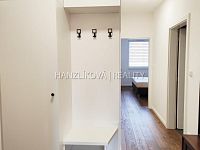 Pronájem zařízené novostavby bytu 2+kk s terasou a parkovacím stáním, Ledenická, České Budějovice - Předsíň, pronájem bytu 2+kk, Ledenická, České Budějovice