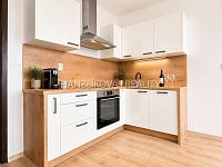 Pronájem moderního bytu 2+kk s lodžií, garážovým stáním a krásným výhledem – Staroměstská, České Budějovice - 2.jpg