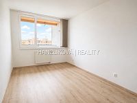 Pronájem moderního bytu 2+kk s lodžií, garážovým stáním a krásným výhledem – Staroměstská, České Budějovice - 5.jpg