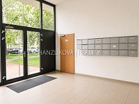 Pronájem moderního bytu 2+kk s lodžií, garážovým stáním a krásným výhledem – Staroměstská, České Budějovice - BB5DDC83-194B-488D-9E48-CEE07709627C.jpg
