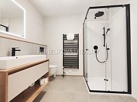 Pronájem novostavby bytu 1+kk (č. 4) s terasou, projekt Šrámkovka, ulice Fráni Šrámka - Koupelna, pronájem bytu 1+kk, Fráni Šrámka