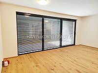 Pronájem novostavby bytu 1+kk (č. 4) s terasou, projekt Šrámkovka, ulice Fráni Šrámka - Pokoj s kuchyní, pronájem bytu 1+kk, Fráni Šrámka