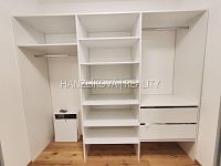Pronájem novostavby bytu 1+kk (č. 4) s terasou, projekt Šrámkovka, ulice Fráni Šrámka - Šatna, pronájem bytu 1+kk, Fráni Šrámka