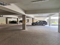 Pronájem novostavby bytu 1+kk (č. 4) s terasou, projekt Šrámkovka, ulice Fráni Šrámka - Společné prostory domu - garážová stání, pronájem bytu 1+kk, Fráni Šrámka
