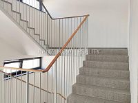 Pronájem novostavby bytu 1+kk (č. 4) s terasou, projekt Šrámkovka, ulice Fráni Šrámka - Společné prostory domu, pronájem bytu 1+kk, Fráni Šrámka
