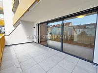 Pronájem novostavby bytu 1+kk (č. 4) s terasou, projekt Šrámkovka, ulice Fráni Šrámka - Terasa, pronájem bytu 1+kk, Fráni Šrámka