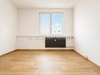 Moderní 2+kk po kompletní rekonstrukci s velkou zasklenou lodžií a nádherným výhledem | České Budějovice – sídliště Vltava - 10.jpg