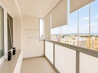 Moderní 2+kk po kompletní rekonstrukci s velkou zasklenou lodžií a nádherným výhledem | České Budějovice – sídliště Vltava - 11.jpg