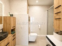 Moderní 2+kk po kompletní rekonstrukci s velkou zasklenou lodžií a nádherným výhledem | České Budějovice – sídliště Vltava - 13.jpg