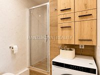 Moderní 2+kk po kompletní rekonstrukci s velkou zasklenou lodžií a nádherným výhledem | České Budějovice – sídliště Vltava - 14.jpg