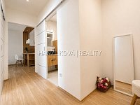 Moderní 2+kk po kompletní rekonstrukci s velkou zasklenou lodžií a nádherným výhledem | České Budějovice – sídliště Vltava - 17.jpg