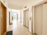 Moderní 2+kk po kompletní rekonstrukci s velkou zasklenou lodžií a nádherným výhledem | České Budějovice – sídliště Vltava - 21.jpg