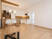Moderní 2+kk po kompletní rekonstrukci s velkou zasklenou lodžií a nádherným výhledem | České Budějovice – sídliště Vltava - 4.jpg