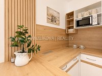 Moderní 2+kk po kompletní rekonstrukci s velkou zasklenou lodžií a nádherným výhledem | České Budějovice – sídliště Vltava - 6.jpg