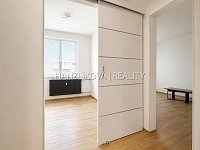 Moderní 2+kk po kompletní rekonstrukci s velkou zasklenou lodžií a nádherným výhledem | České Budějovice – sídliště Vltava - 7.jpg
