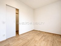 Moderní 2+kk po kompletní rekonstrukci s velkou zasklenou lodžií a nádherným výhledem | České Budějovice – sídliště Vltava - 8.jpg