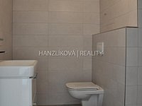 Pronájem klimatizovaného bytu 1+kk ve 3.NP s balkonem, byt B.3.4, rezidence DLOUHÁ LOUKA 2.etapa - Koupelna, pronájem bytu 1+kk, Dlouhá Louka, České Budějovice