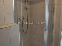 Pronájem klimatizovaného bytu 1+kk ve 3.NP s balkonem, byt B.3.4, rezidence DLOUHÁ LOUKA 2.etapa - Koupelna, pronájem bytu 1+kk, Dlouhá Louka, České Budějovice